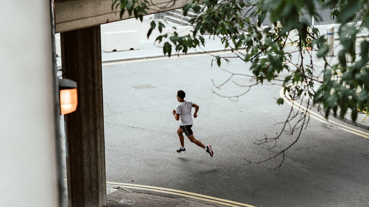 Treino Fartlek 2026: Como Variar a Velocidade e Acabar com a Monotonia da Corrida